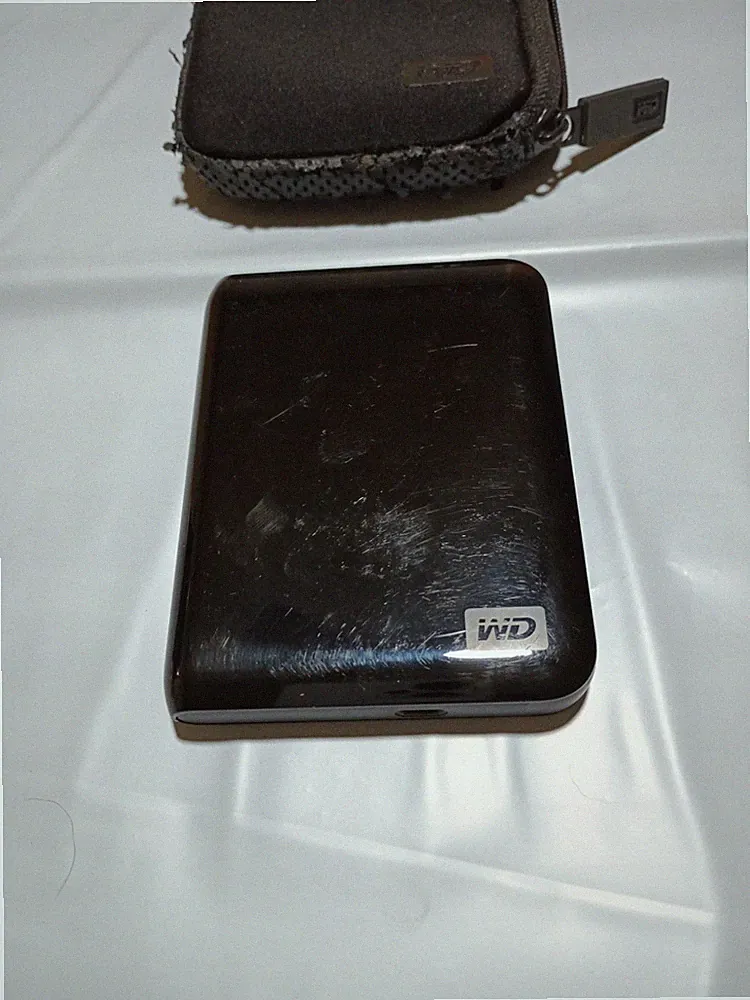 WD My Passport Hard Drive With Case Wdbaaa5000abk-00 R/N C1b